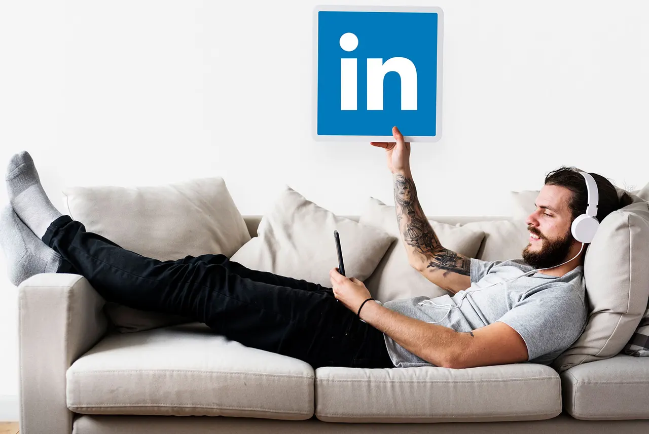 LinkedIn, Birden Fazla Üyeyle Gönderi Paylaşma Seçeneğini Ekledi